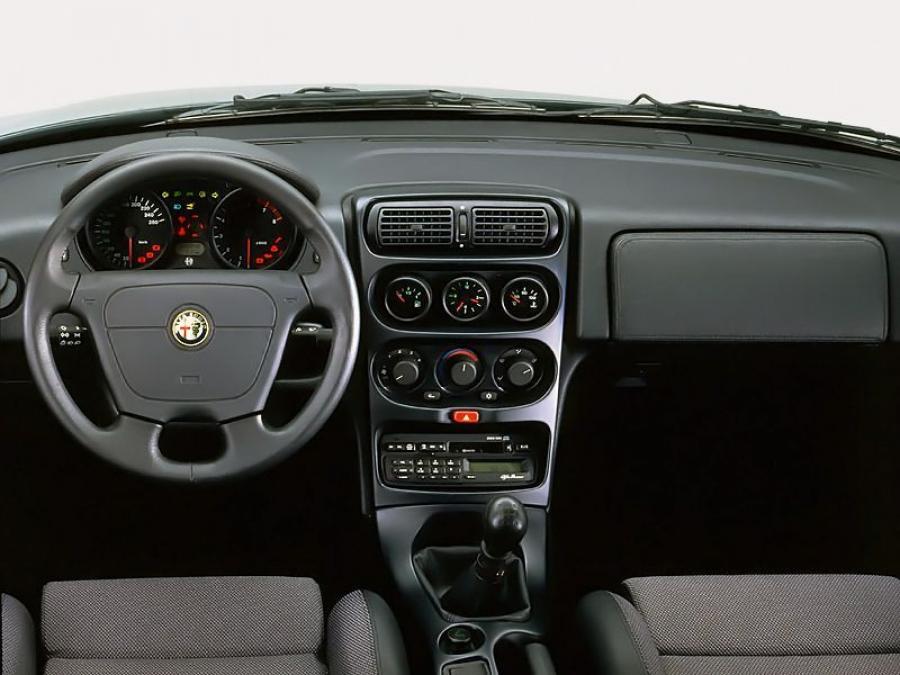 Торпедо Alfa Romeo GTV (916C) 1995 года  (WW) (фото 20 из 27)